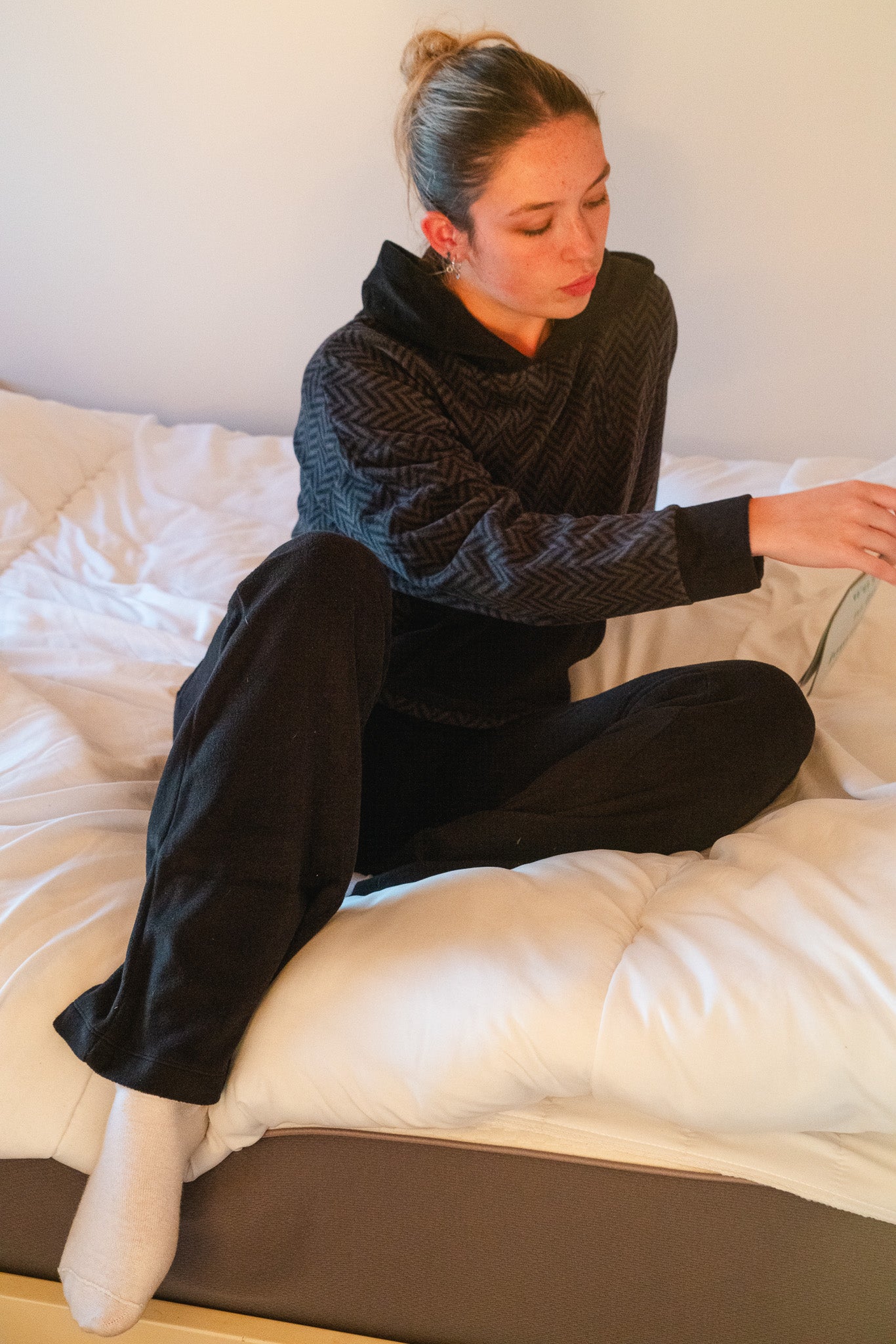 DKNY | Cropped Hoodie & Pant Set | Black