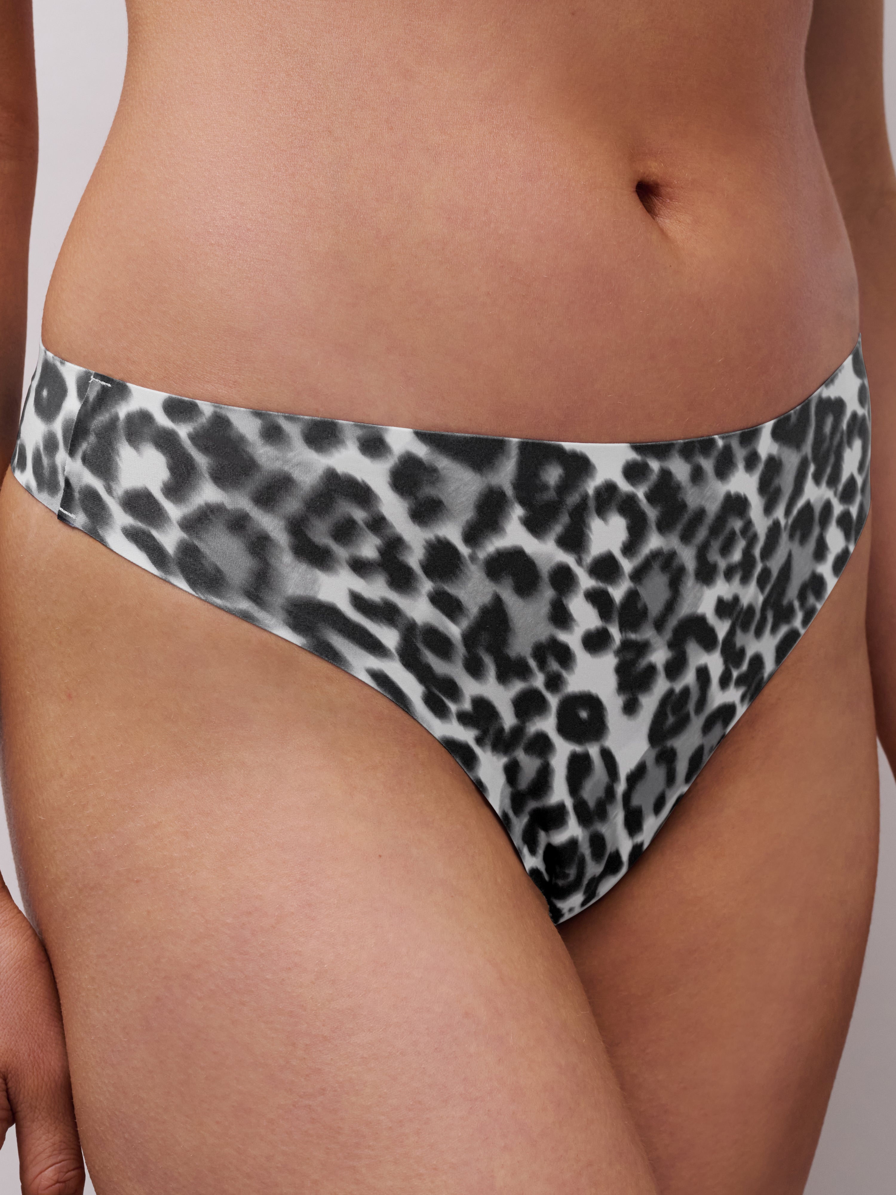 Chantelle | Thong | Grey Leopard