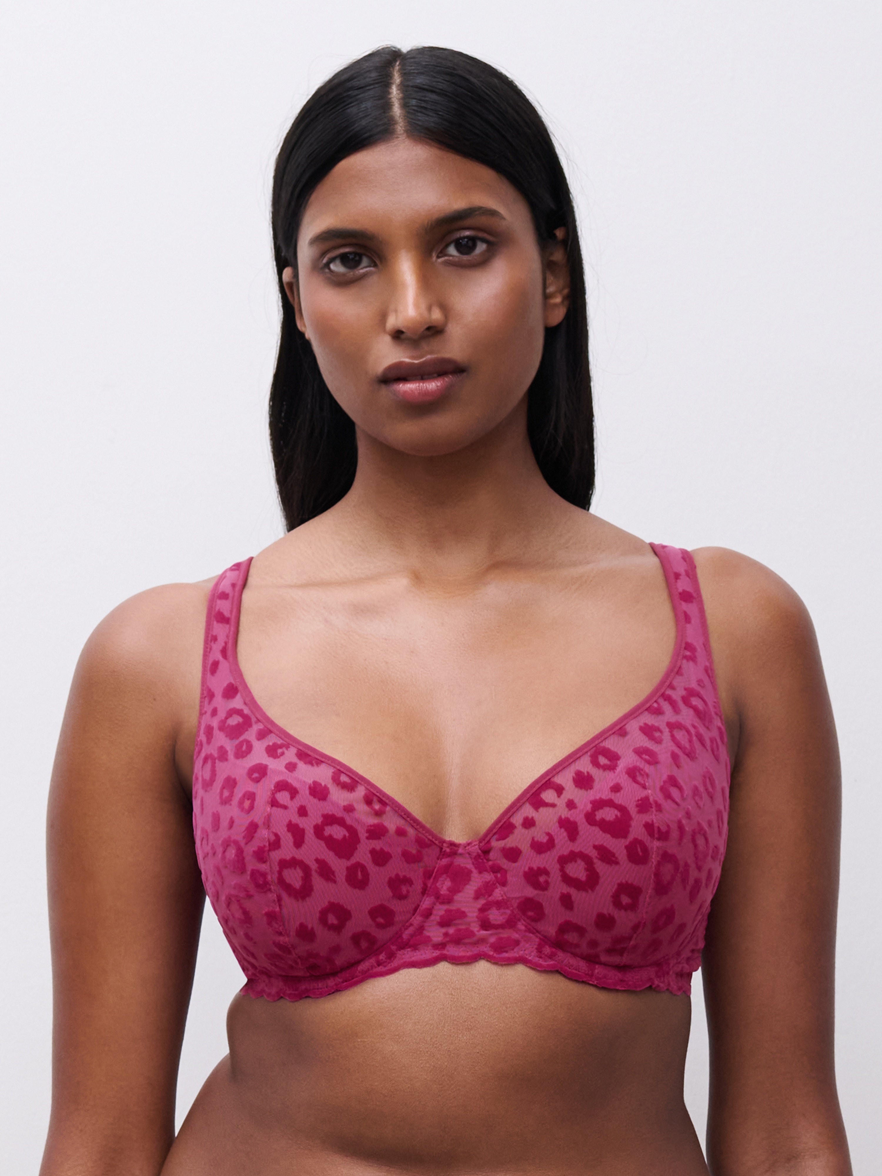 Chantelle Pulp | Girls Plunge Moulded Bra | Fuchsia