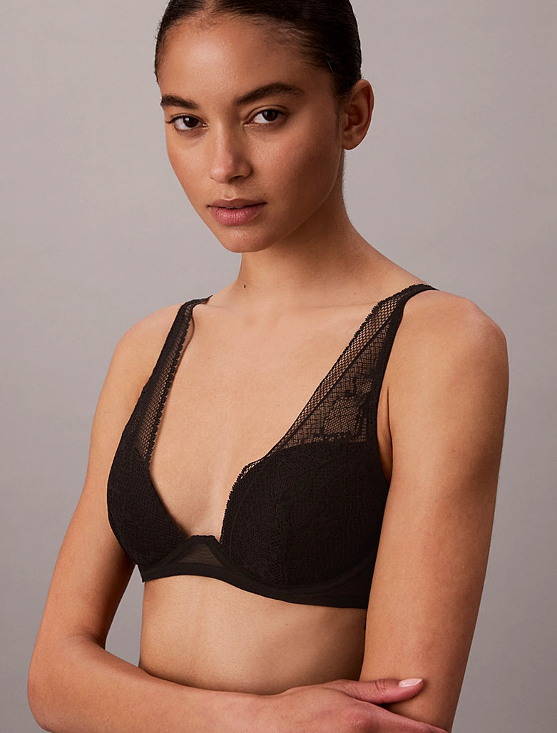 Calvin Klein | Lightly Lined Plunge Bra  | Black