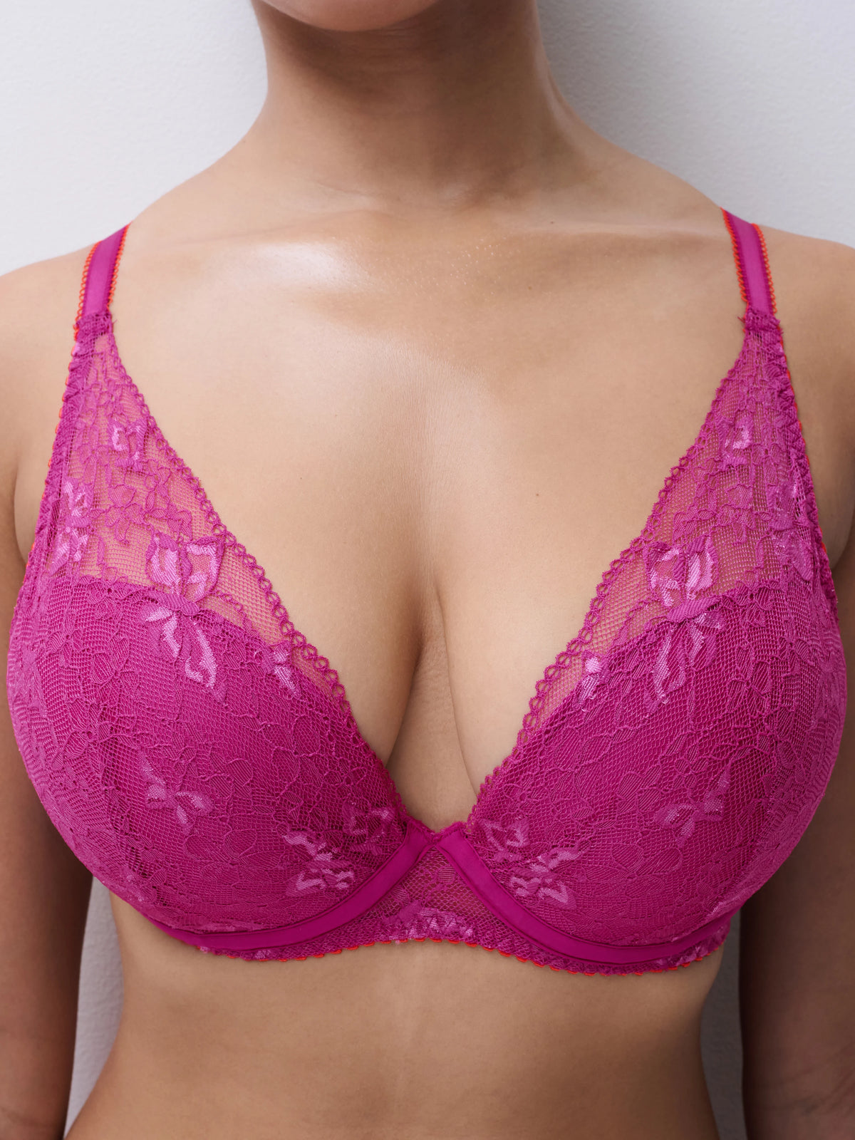 Chantelle | Kiss Plunge t-shirt bra | Tyrian flame