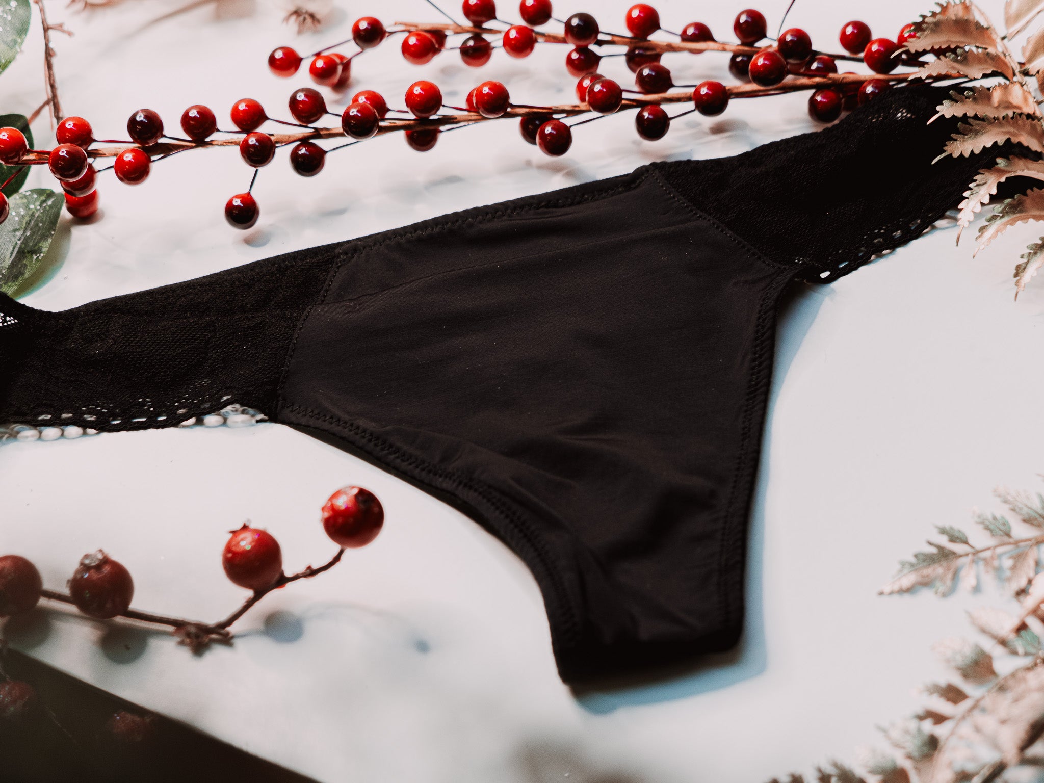 Calvin Klein | Soft Lace Thong | Black